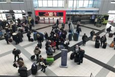 Imádkozó muszlim utas miatt tereltek ki mindenkit Ferihegyen