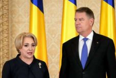 Klaus Johannis egyeztetésre hívta a kormányfőt