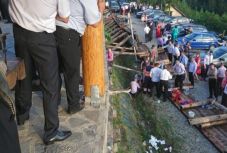 Megbírságolták a vendéglőt, amelynek lakodalom közben leszakadt a terasza