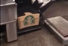 Csótányok miatt bezárták a Iulius Mallban levő Starbucks kávézót