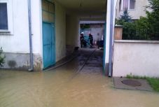 Szivattyúzni kellett a vizet a lakásokból Bihar megyében