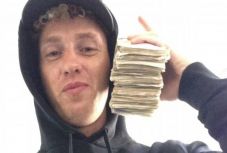 Szelfizett a büszke drogdíler, letartóztatták