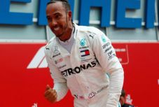 Német Nagydíj: Hamilton győzött, Vettel kiesett, a brit vezet az összetettben