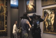 Újabb festményekre csapott le a Facebook