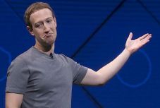 Hatalmasat zuhant a Facebook értéke