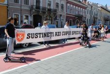 A bajba jutott Máltai Speciális Óvodáért akcióztak Kolozsvár szívében