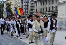 A magyar nyelvtől félnek: Bukarestben tüntetnek a székelyföldi románok