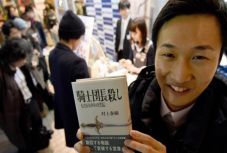 Szexábrázolása miatt „illetlennek” minősítették Haruki Murakami új regényét Hongkongban