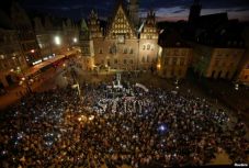 Több lengyel városban tiltakoztak a vitatott bírósági reform ellen