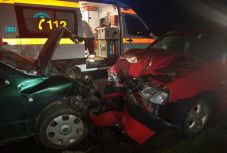 Frontálisan ütközött két autó a Hargita megyei Székelyszentkirályon