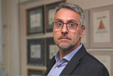 Csehország: plágiumgyanúba keveredett a védelmi miniszter, de nem mond le