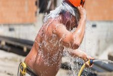 Vasárnap déltől vörös hőségriadó lép életbe Magyarországon