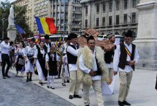 Bukarestben tüntettek a „magyar elnyomás” ellen a székelyföldi románok