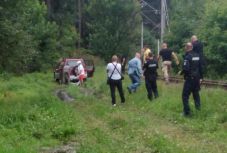 Még Tusnádfürdő környékén ólálkodik a Tusványoson emberre támadó anyamedve