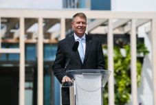 Frontális támadást indított Klaus Johannis a kisebbségek anyanyelvhasználata ellen