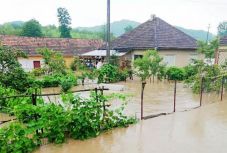 Az udvarát elöntő vízbe fulladt egy 70 éves nő Hunyad megyében