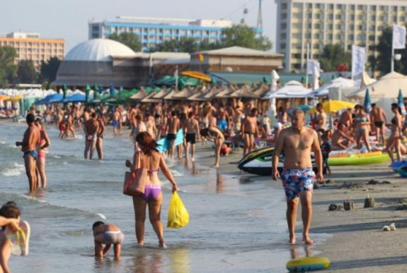 Minivakációt kapnak augusztus közepén a közalkalmazottak