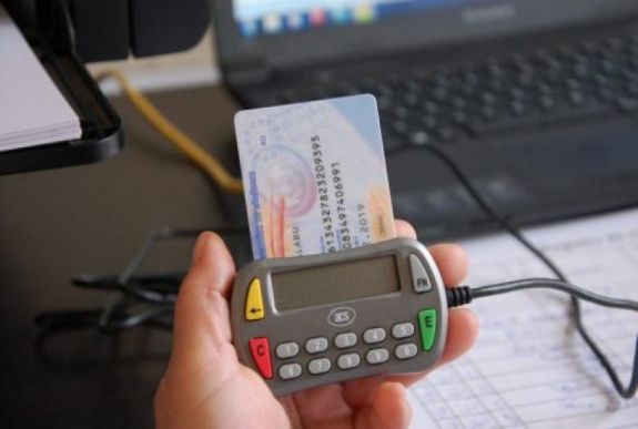 Ezt fontos tudni, ha hazazavarják, mert lejárt az egészségügyi kártyája