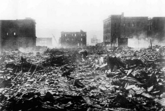 Egyperces csenddel emlékeztek meg a hirosimai atomtámadás áldozatairól Japánban