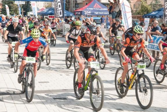 Népes mezőny a csíki biciklis maratonon