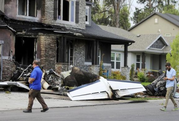 Saját házának vezetett egy repülőt egy férfi, hogy így ölje meg családját