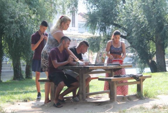 KaravanAct: roma amatőr színtársulat „érintette meg” a nagyváradiakat