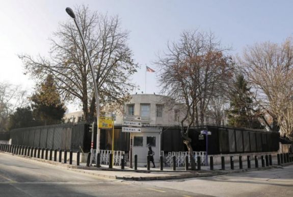 Rálőttek az ankarai amerikai nagykövetségre