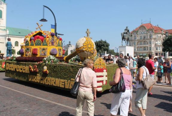 Debreceni virágkocsik Nagyváradon