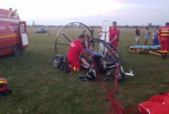 Lezuhant egy motoros siklóernyő, ketten súlyosan megsérültek