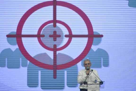 Bérgyilkosokkal akarta eltenni Soros György láb alól Liviu Dragneát?