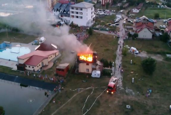 Hússütésből panziótűz lett a tasnádi termálstrandon