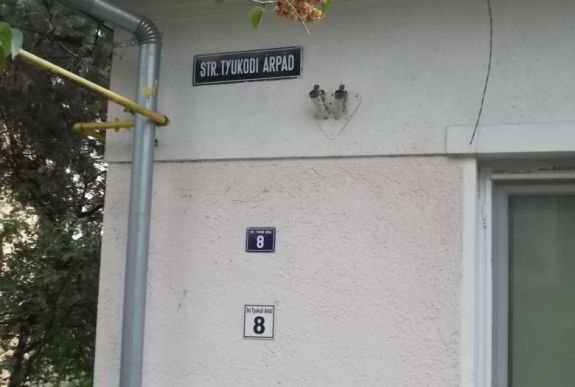 Kalandozás erdélyi utcanevek között: Adriano Scatenatól Jugoszlávián át Tyukodi Antalig