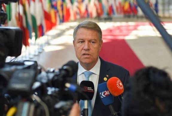 Johannis: a külpolitikánkban nincs helye magánszemélyek kétes kísérletezésének