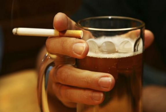 A dohányzás és az ivászat már ifjúkorban károsítja az érrendszert