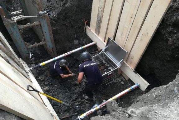 A Hargita megyei tűzszerészek folyatják a gyújtógránát-raktár kiürítését