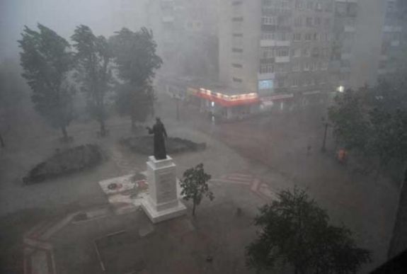 Viharok és felhőszakadások várhatók szerdán egész Erdélyben