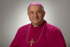 Hétfőn iktatják be hivatalába az új temesvári megyéspüspököt