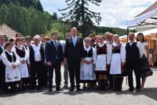 Volt egy másik kisebbségellenes lépése is Klaus Johannisnak