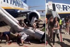 Kigyulladt egy mobiltelefon a Ryanair gépén