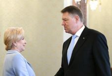FRISSÍTVE - Tönkretette Klaus Johannis államfő Viorica Dăncilă pihenőszabadságát