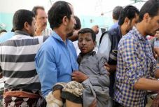 Buszt és piacot bombáztak Jemenben