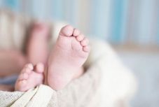 Változó családmodell: minden harmadik gyermek házasságon kívül születik Romániában