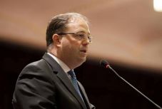 A PMP megtámadja a katolikus gimnázium újraalapításáról szóló rendeletet