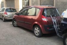 Nyolc órára az autóban felejtette az unokáját egy férfi 