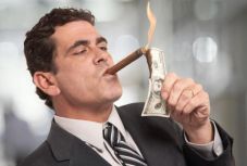 Több ezer hazai milliomos szerezhette adócsalással a vagyonát