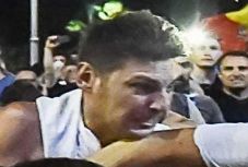 Előzetes letartóztatásban a csendőrnő fegyverét ellopó tüntető