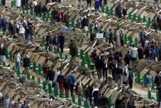 A boszniai Szerb Köztársaság kormánya elvetette a srebrenicai jelentést