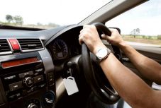 Rossz hírt kapott a külföldi autót vásárlók egy része