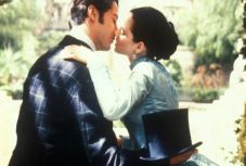 Véletlenül összeadta Winona Rydert és Keanu Reevest egy román pap?