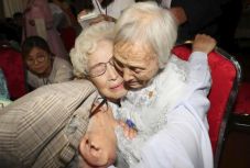 Újra találkozhattak 65 év után észak- és dél-koreai családtagok
